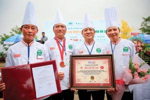 Hội Đầu bếp chuyên nghiệp Lâm Đồng (LPC) tổ chức kỷ lục 100 món rau hoa Đà Lạt xác lập kỷ lục Việt Nam-lta.com.vn