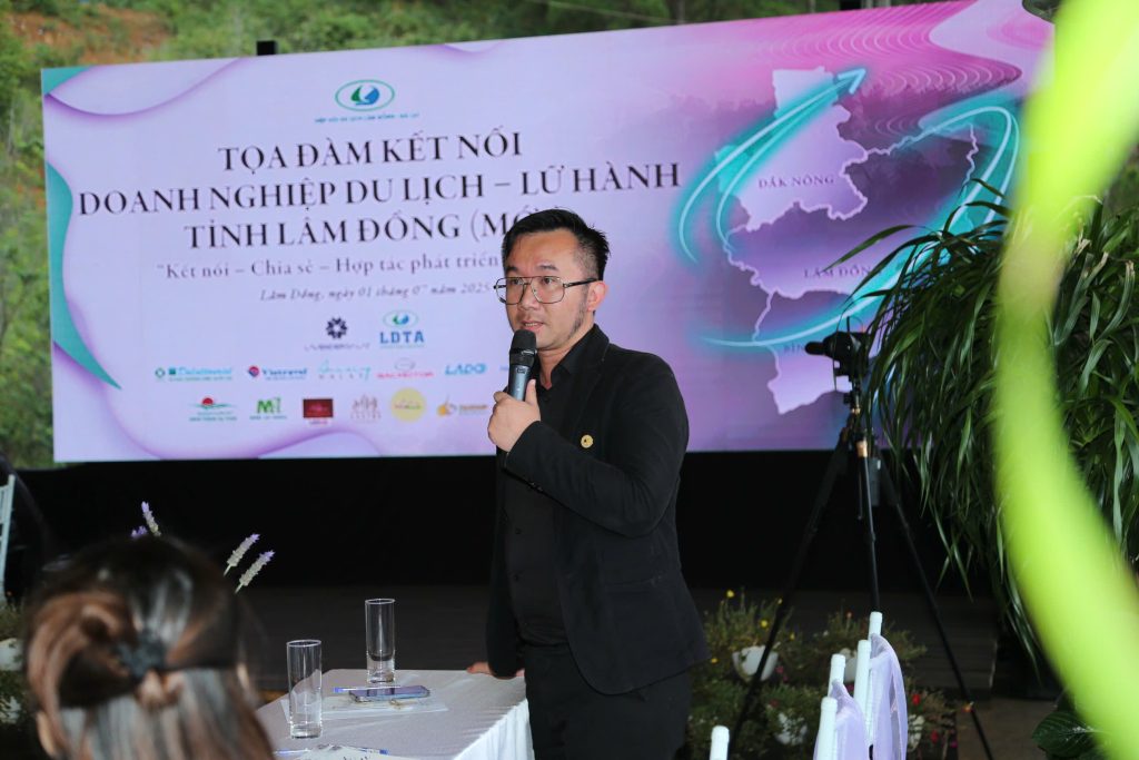 Ông Tưởng Hữu Lộc - PCT LTA - Chủ tịch Hội Lữ Hành Lâm Đồng phát biểu tại TỌA ĐÀM HIỆP HỘI DU LỊCH LÂM ĐỒNG 2025 - LTA.COM.VN